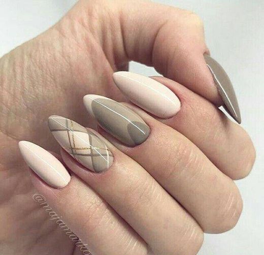 Nude Green Nails 