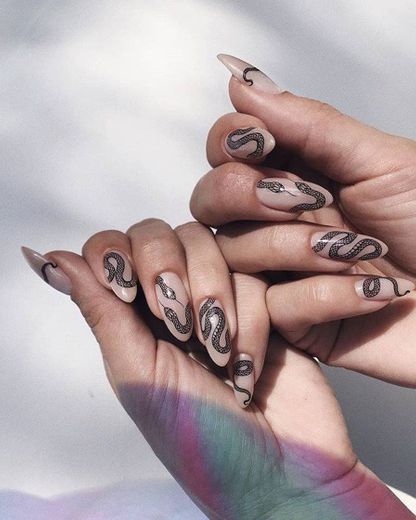 Snake Nails