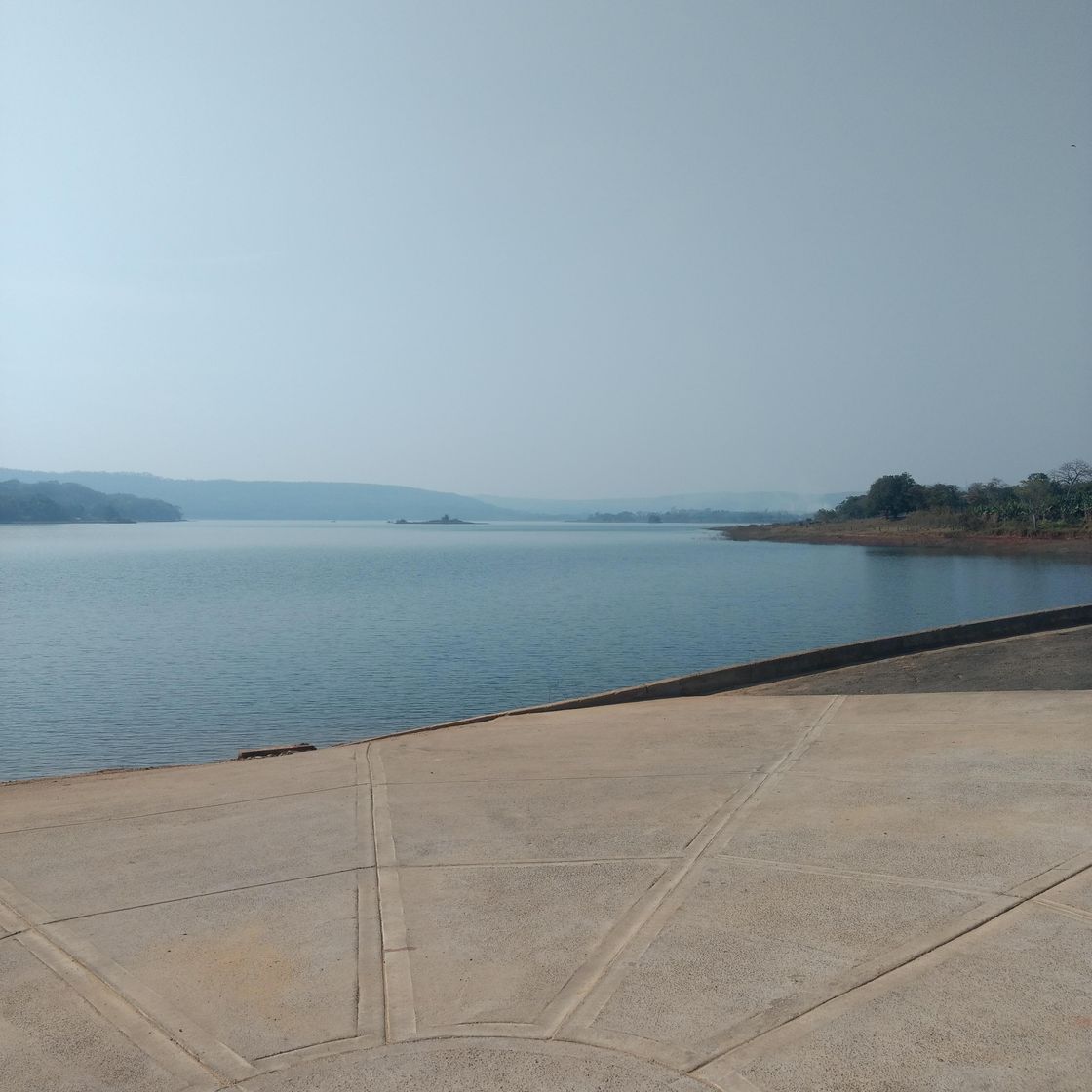 Moda Lago Sul céu azul