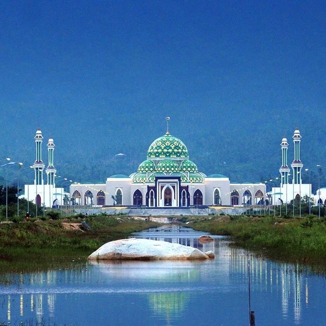 Place Masjid Agung Natuna