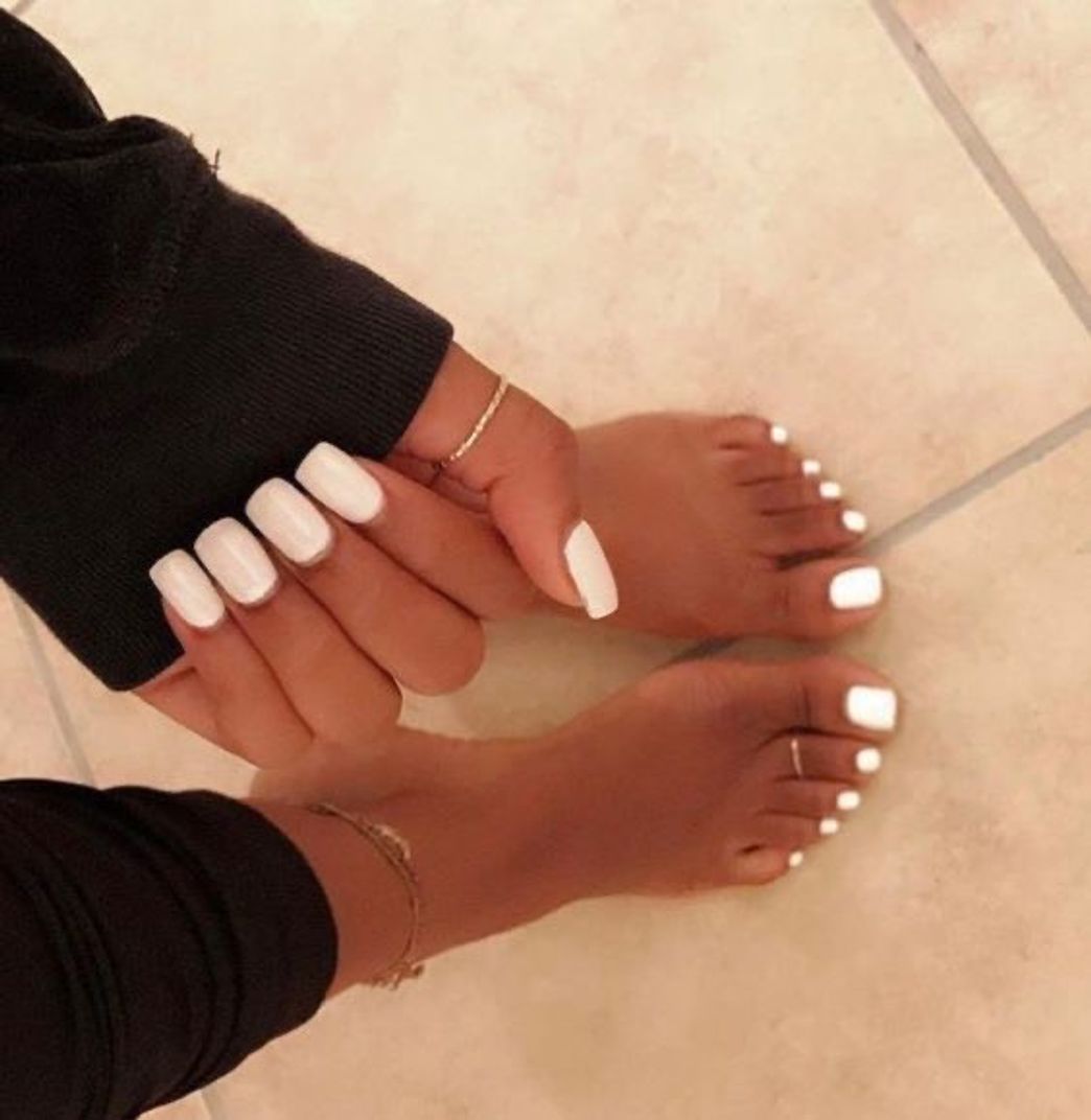 Fashion white nails 