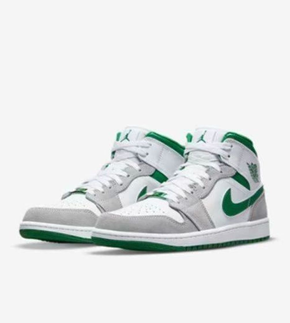 Social NIKE Air Jordan 1 Mid