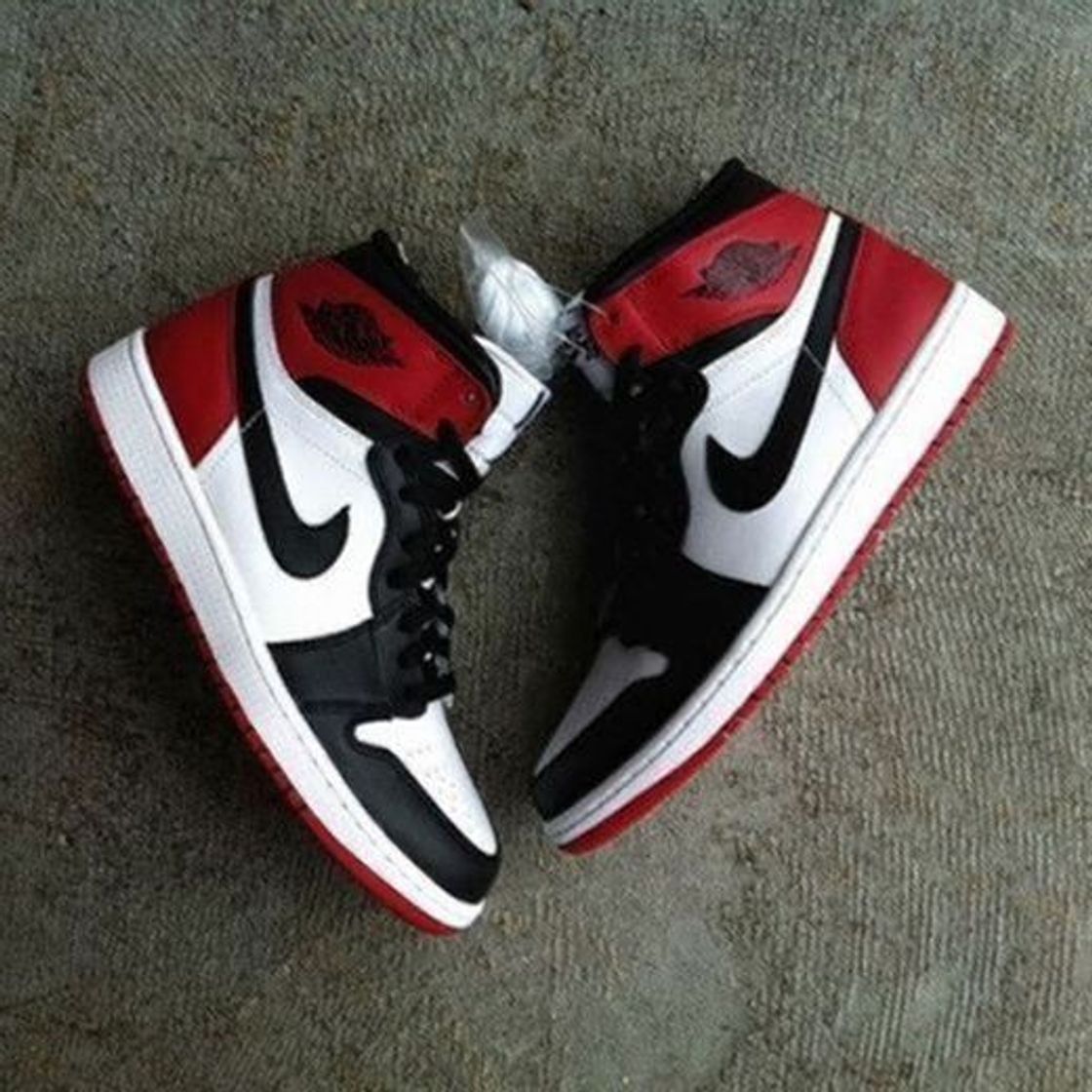 Social Nike Air Jordan 1 Mid