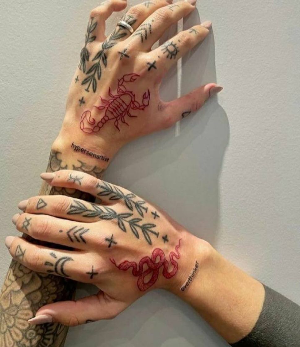 Moda Tatuagem nas mãos 