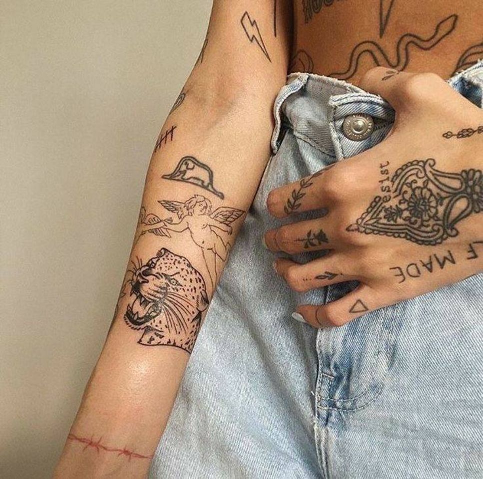 Fashion Tatuagem no braço 