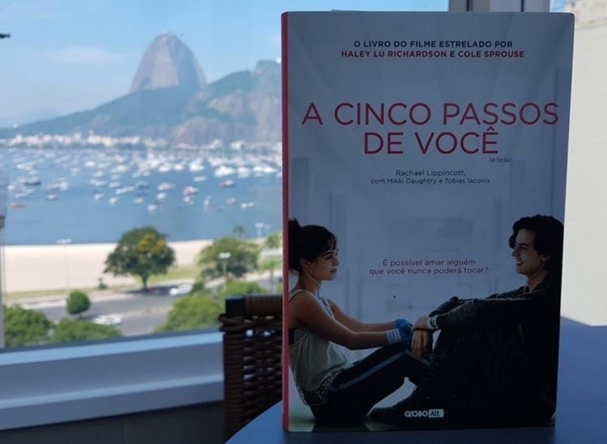 Moda Livro “A cinco passos de você”