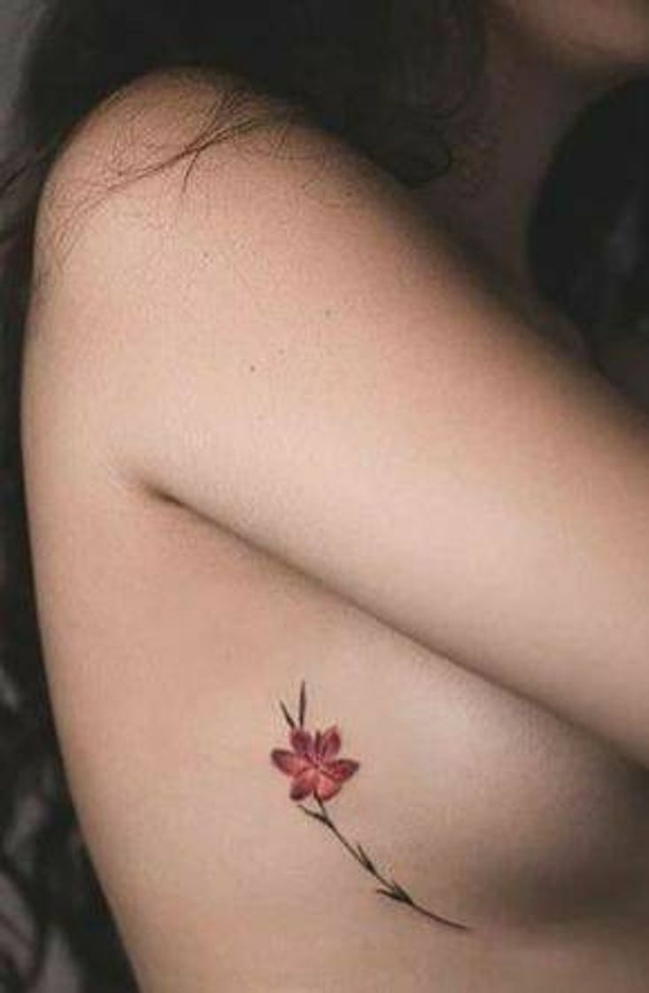 Fashion Tatuagem na costela delicada