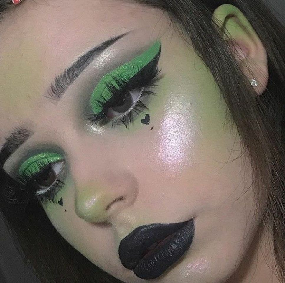 Fashion Goth green makeup 