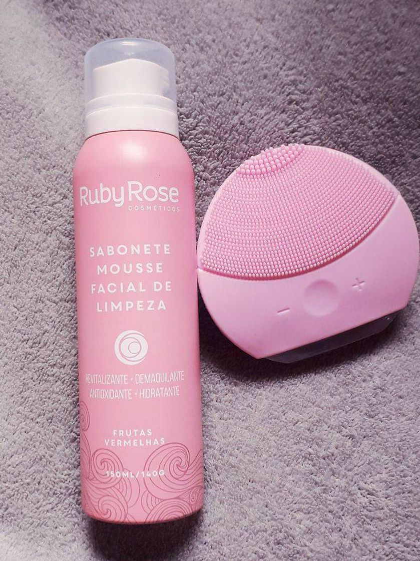 Moda Mousse de limpeza facial Ruby Rose