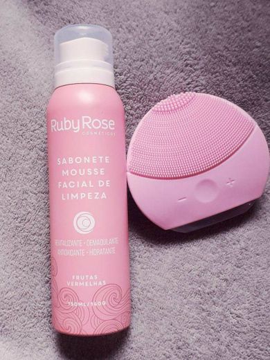 Mousse de limpeza facial Ruby Rose