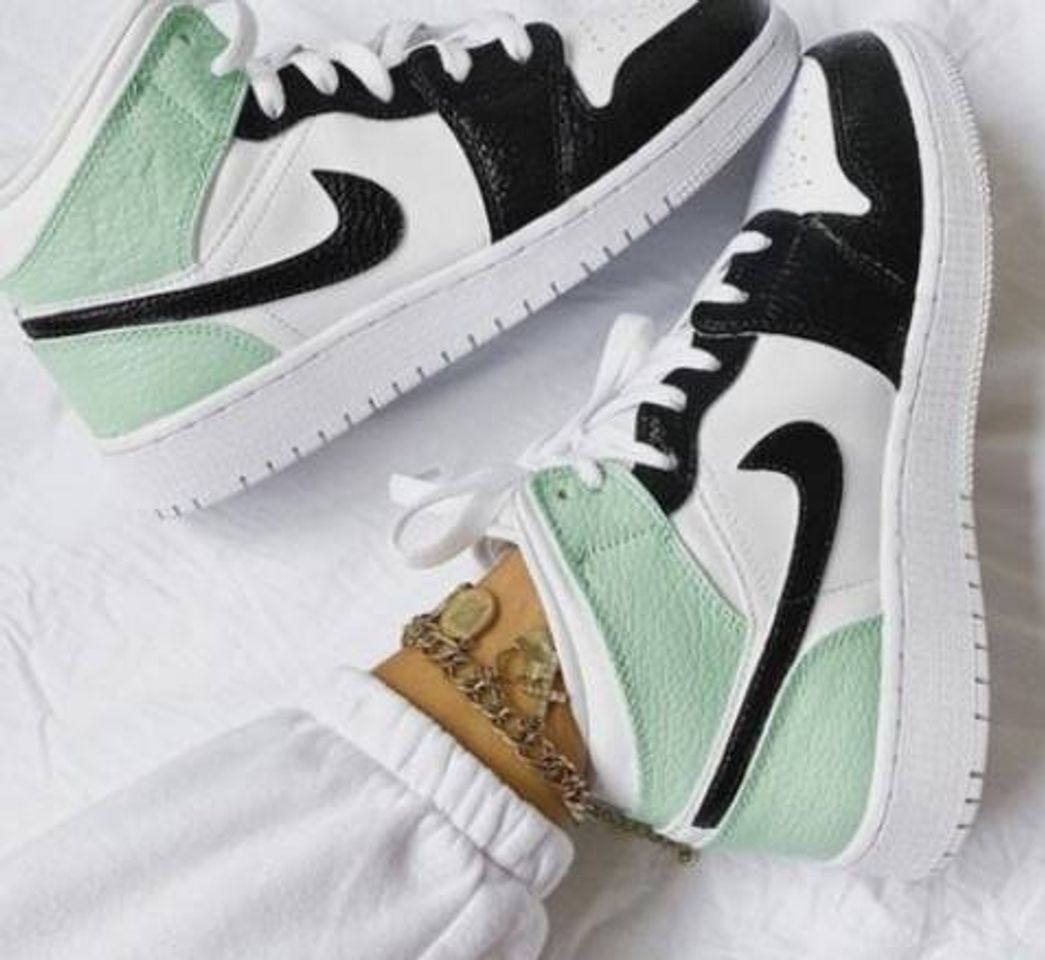 Moda Mint green and black air Jordan 