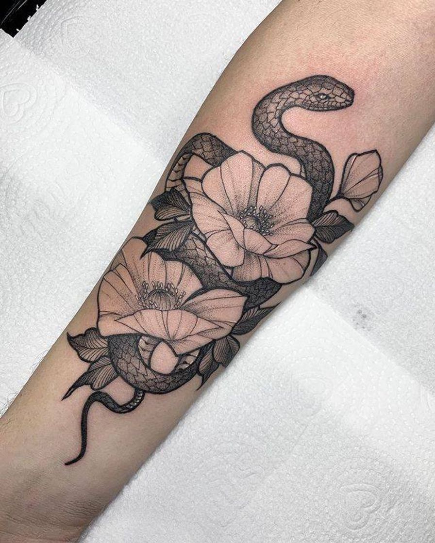 Moda tattoo 🐍🌸