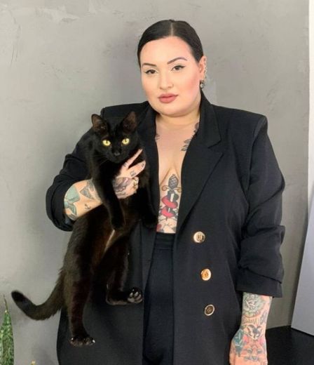 Jéssica Lopes é referência no mundo da moda Plus size 