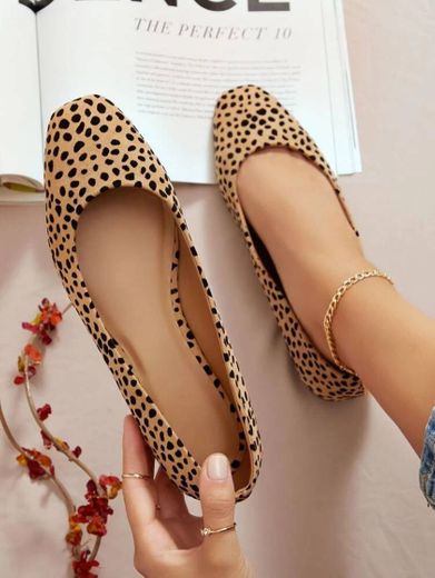 Leopardo sapatos baixos 