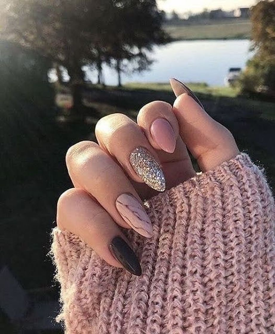 Moda Unhas amond combinação rosa mármore e brilho 