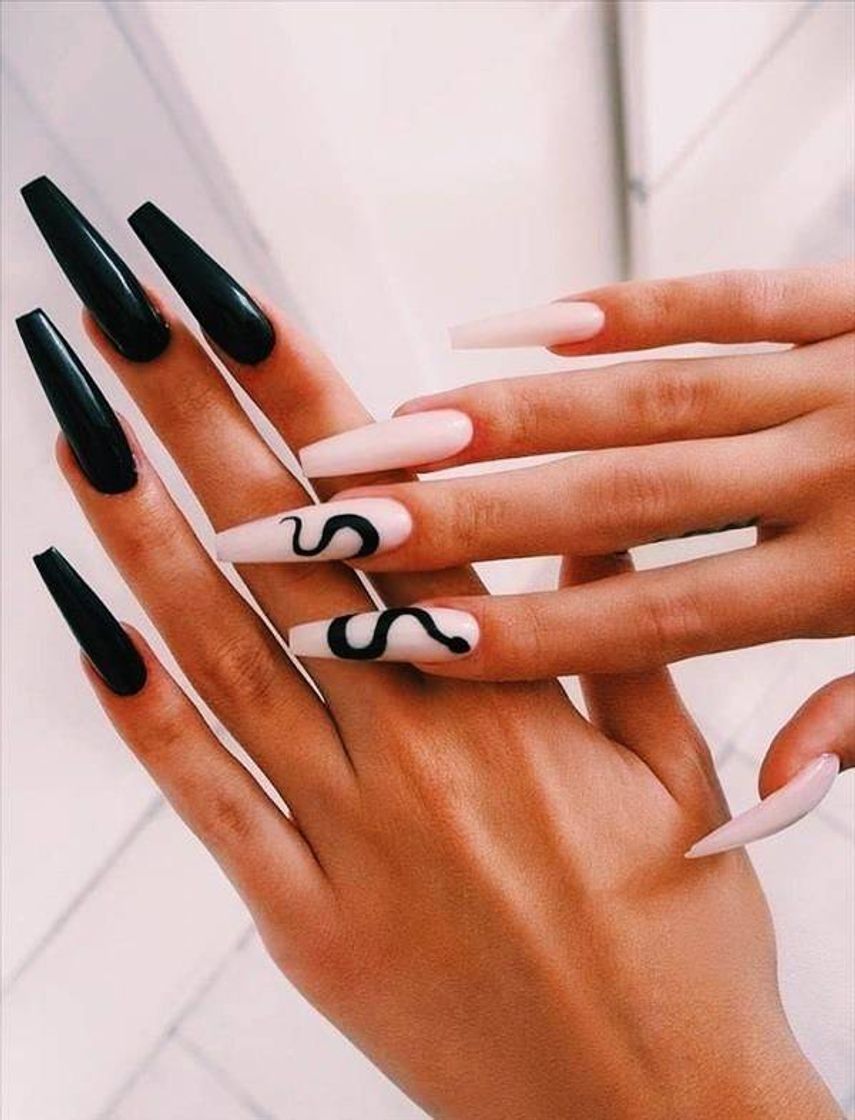 Moda nails aesthetic