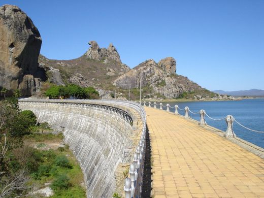 Pedra da Galinha Choca