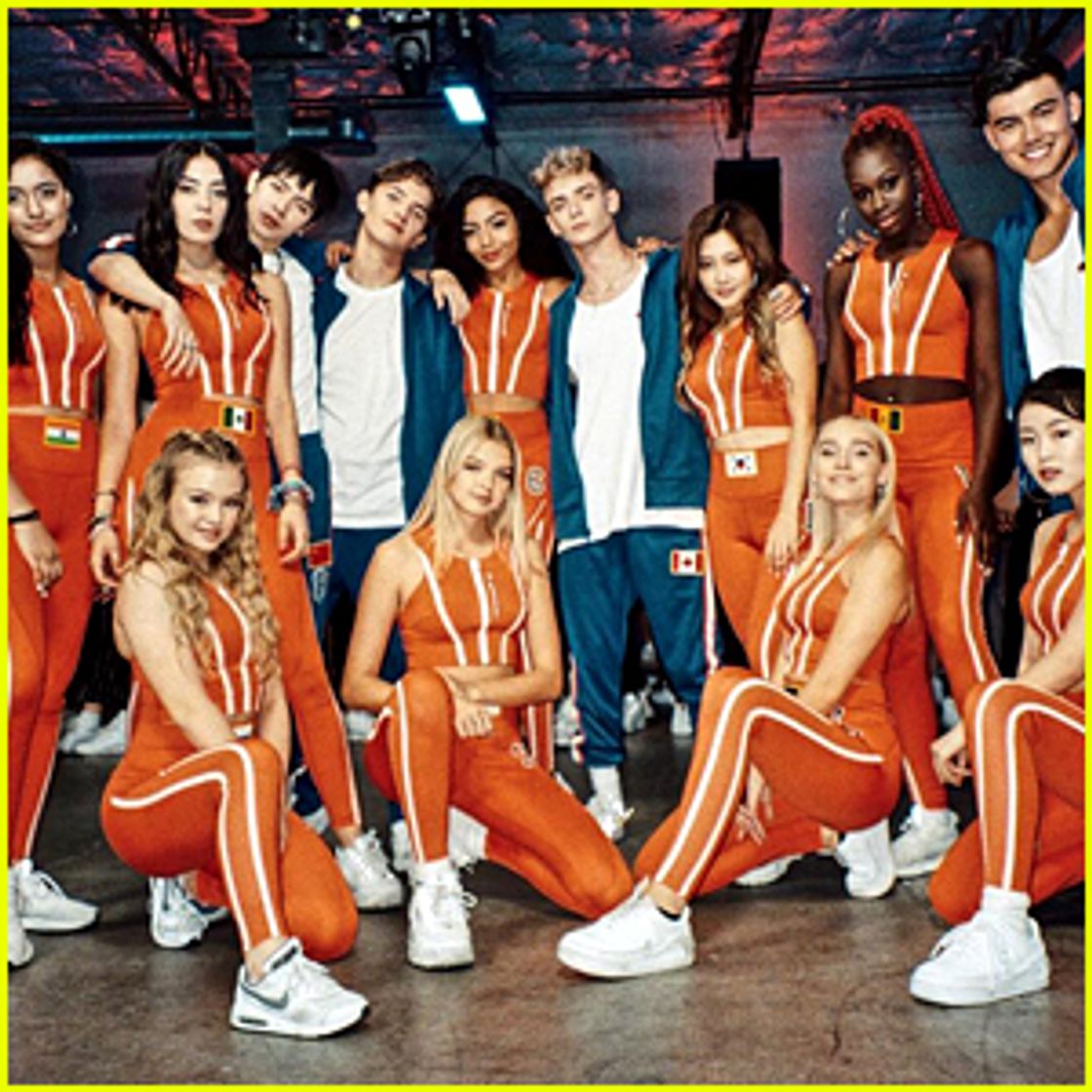 Fashion NOW UNITED; 