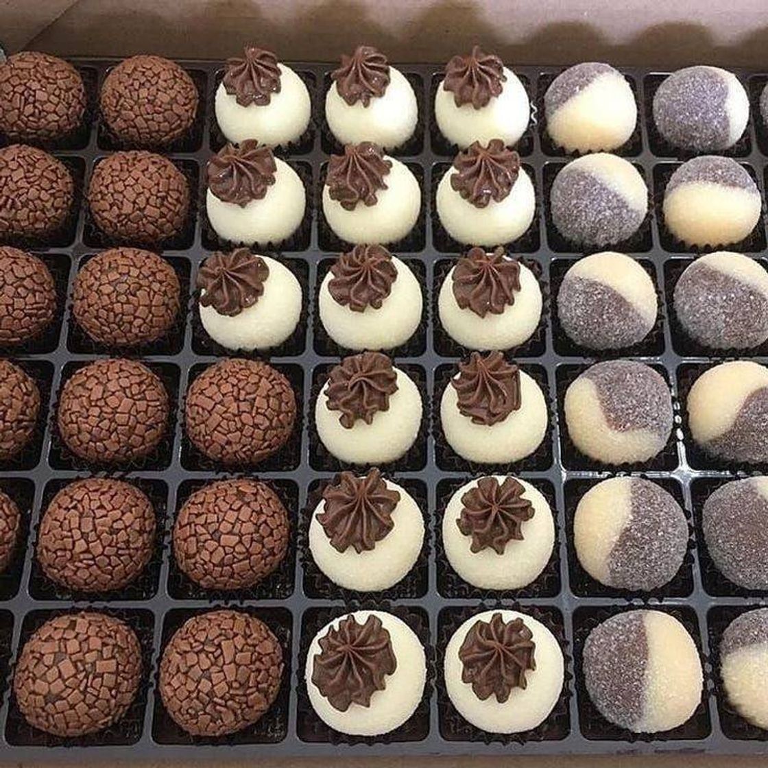 Moda Brigadeiros...para os amantes como eu....bora provar ? 🍡🍫