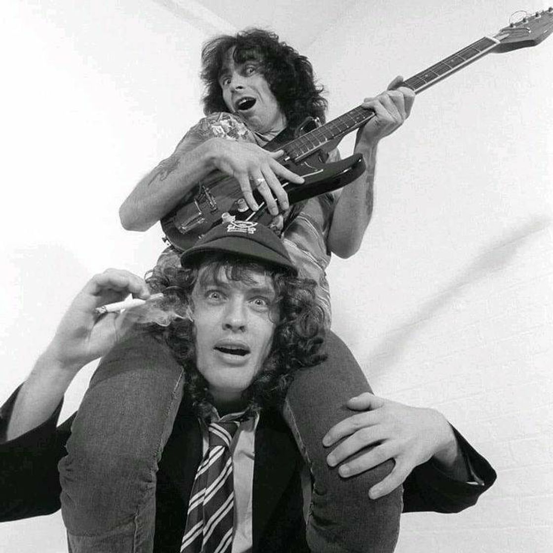 Moda Bon Scott e Angus Young