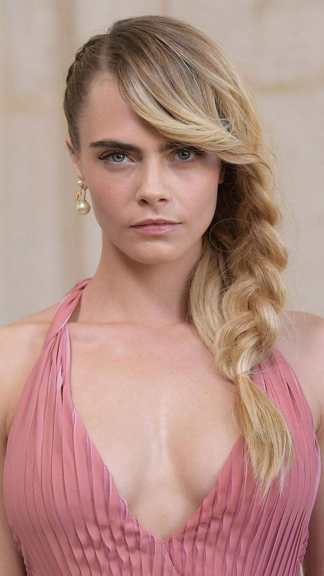 Moda Trança lateral: Cara Delevigne