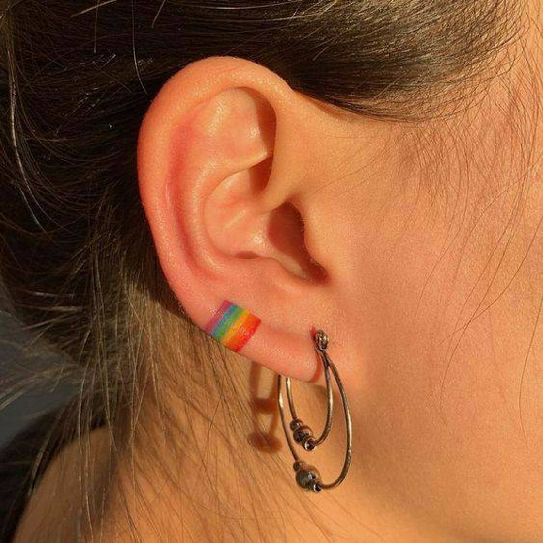 Social Tattoo na orelha