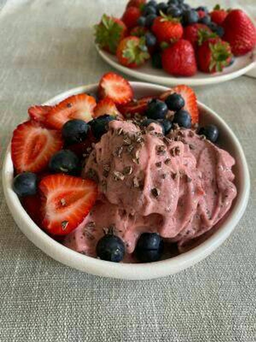 Moda Strawberry chocolate ice cream .