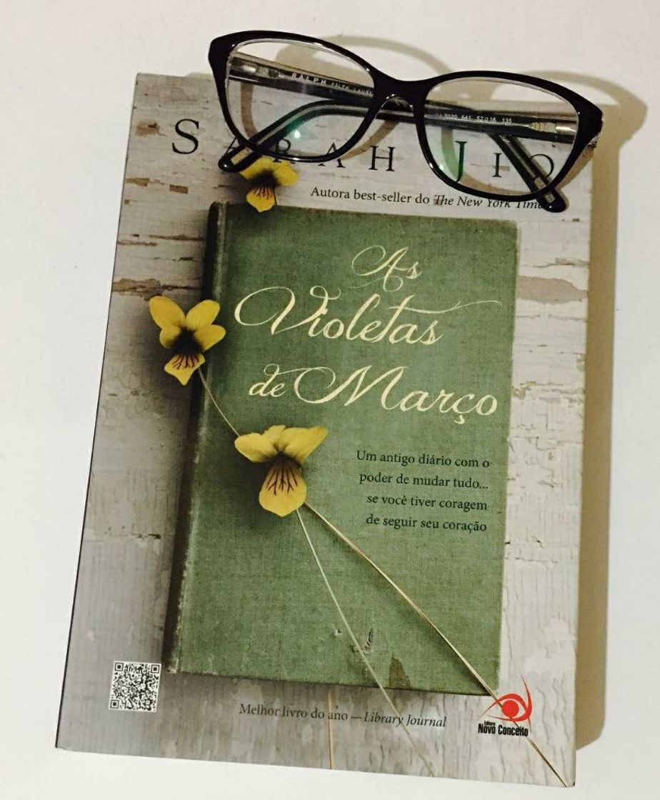 Libro As violetas de março