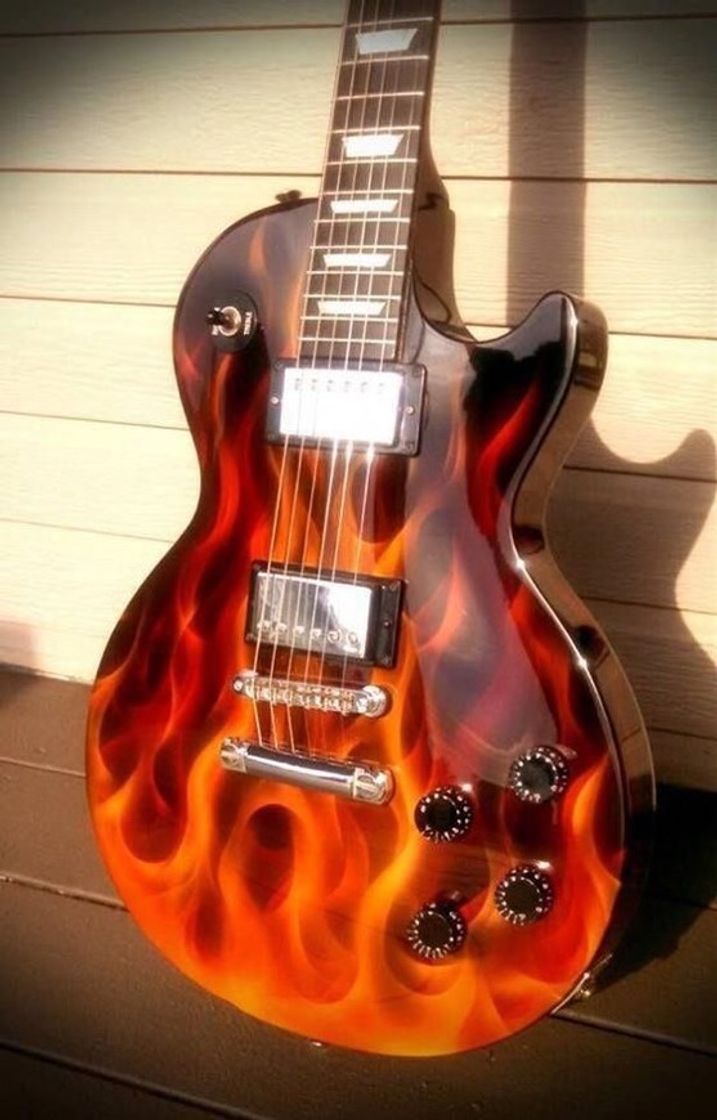 Fashion Les paul com chamas linda !