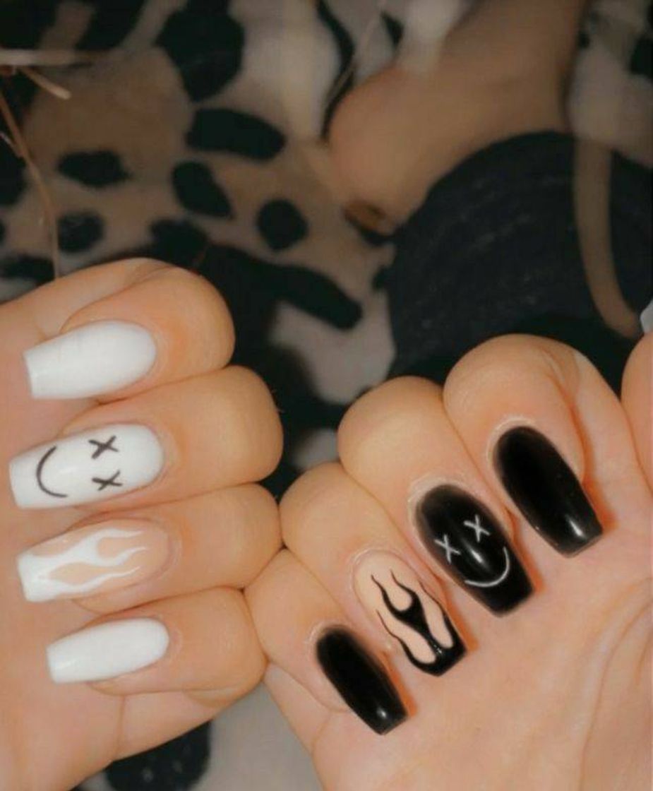 Fashion White and Black Acrylic Nails