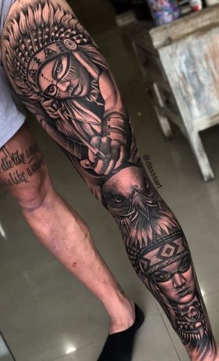 Tatuagem coxa e perna masculina 
