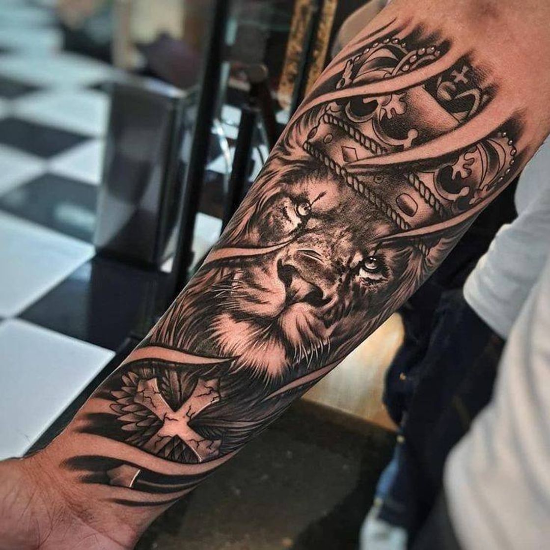 Moda Tattoo masculina leão