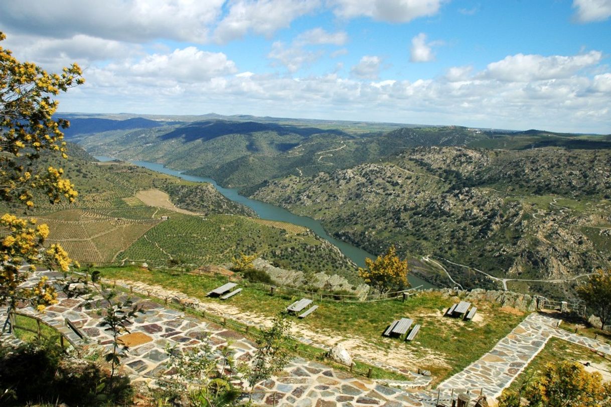 Places Miradouro de Penedo Durão