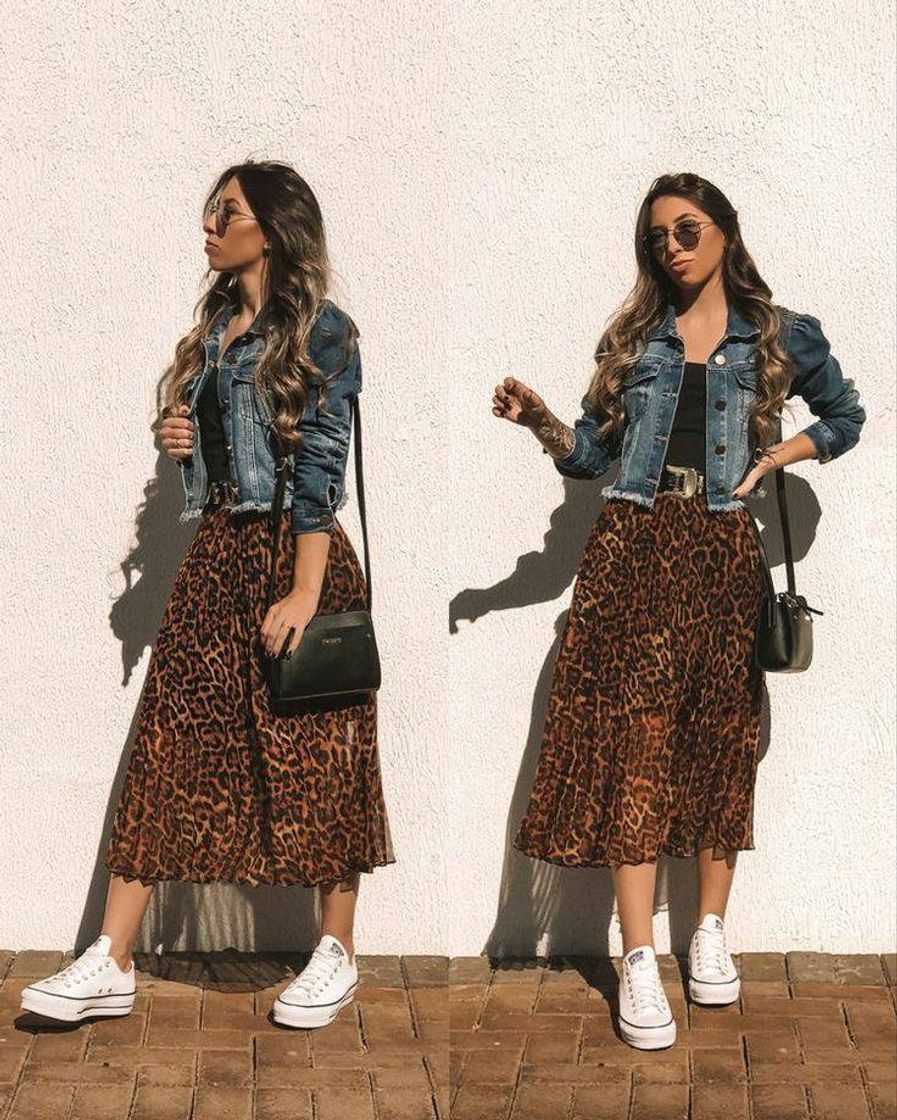 Social Look com jaqueta jeans e saia fashion 