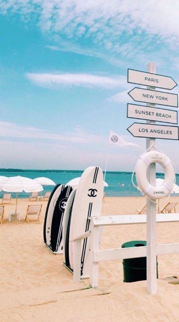 Moda Chanel surfboards