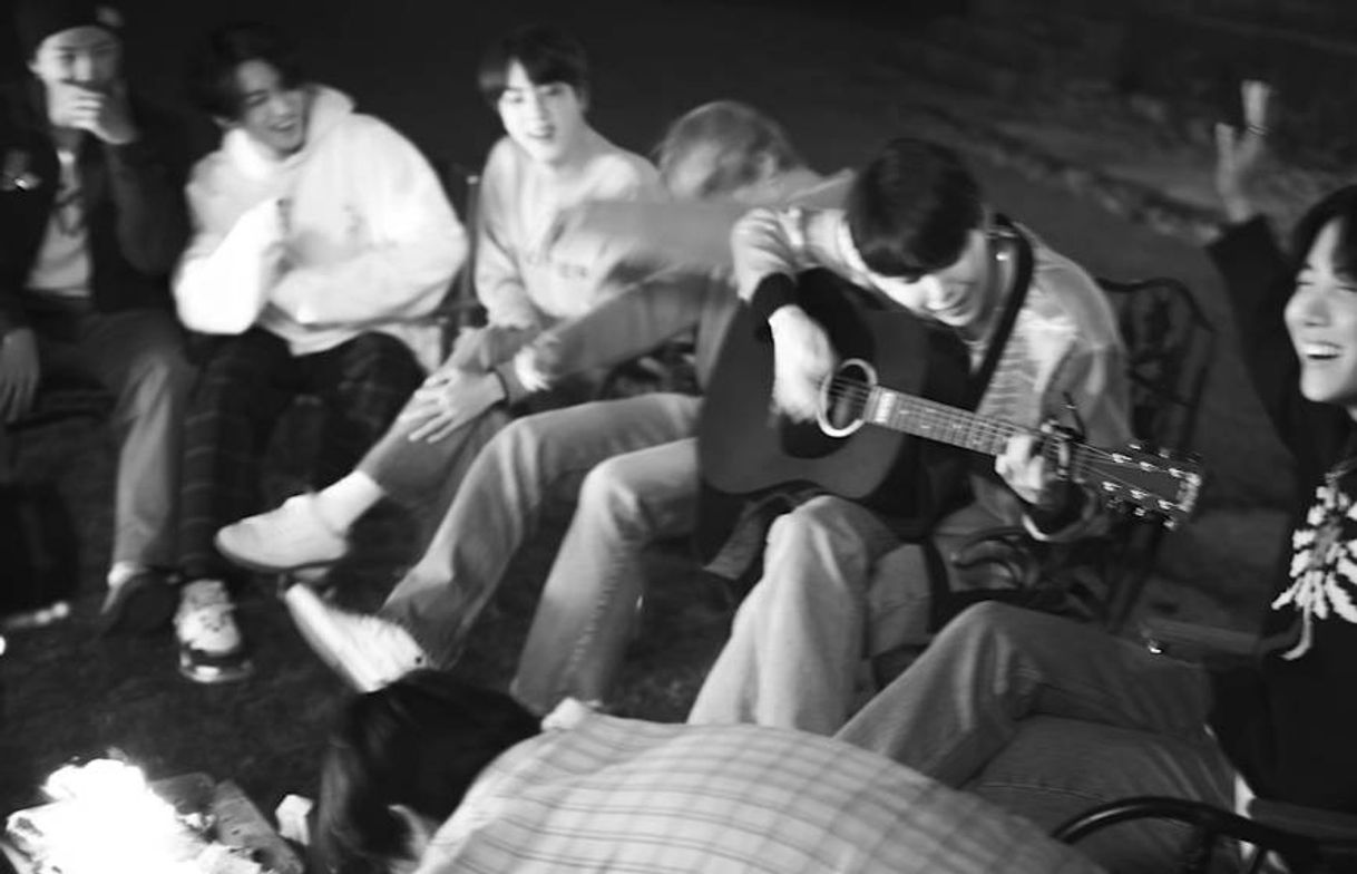 Social [Galeria] Fotos do MV de 'Life Goes On: Like An Arrow'