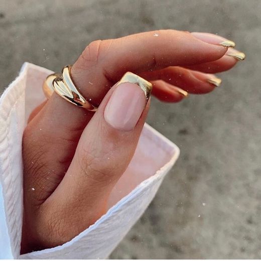 gold nails 💛