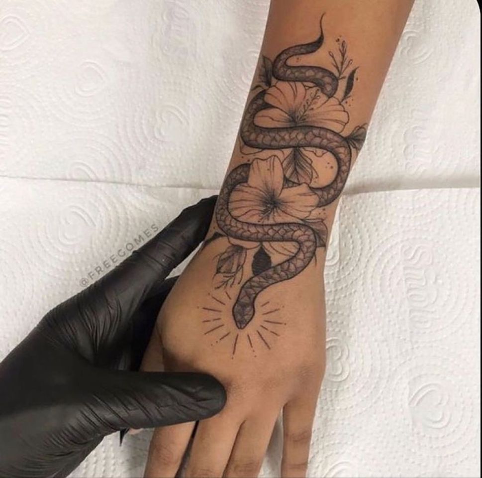 Fashion > Tatuagem de cobra 