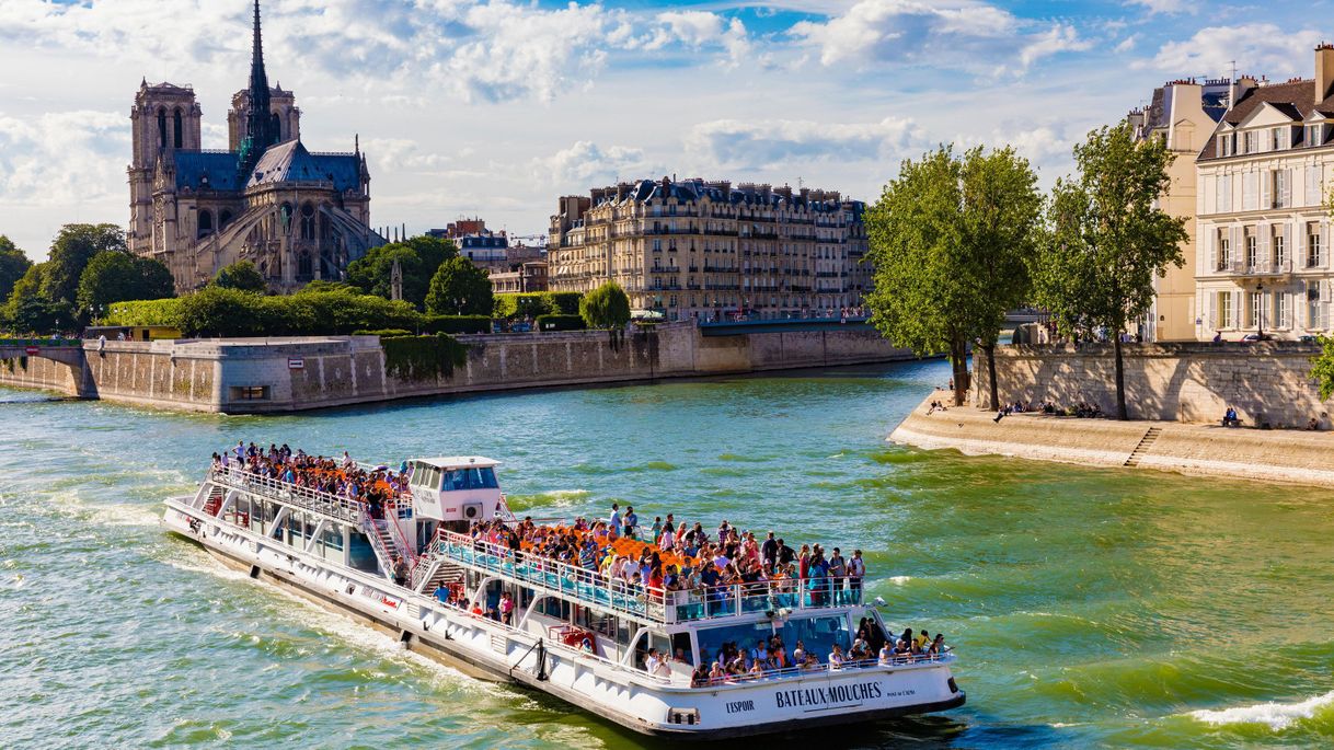 Place Bateaux-Mouches