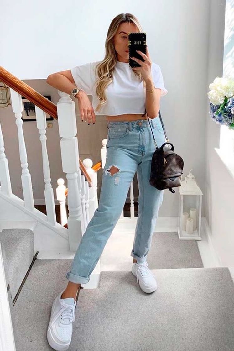 Moda Look com cores mais claras com um jeans 