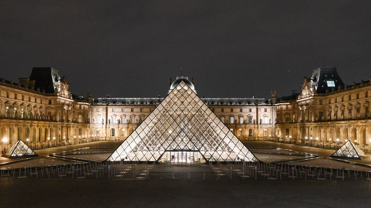 Place Museo del Louvre