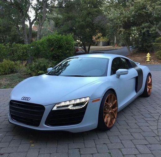 R8 v12