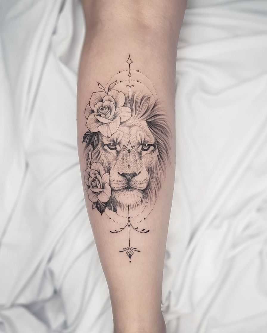 Moda Tatuagem de leão delicada