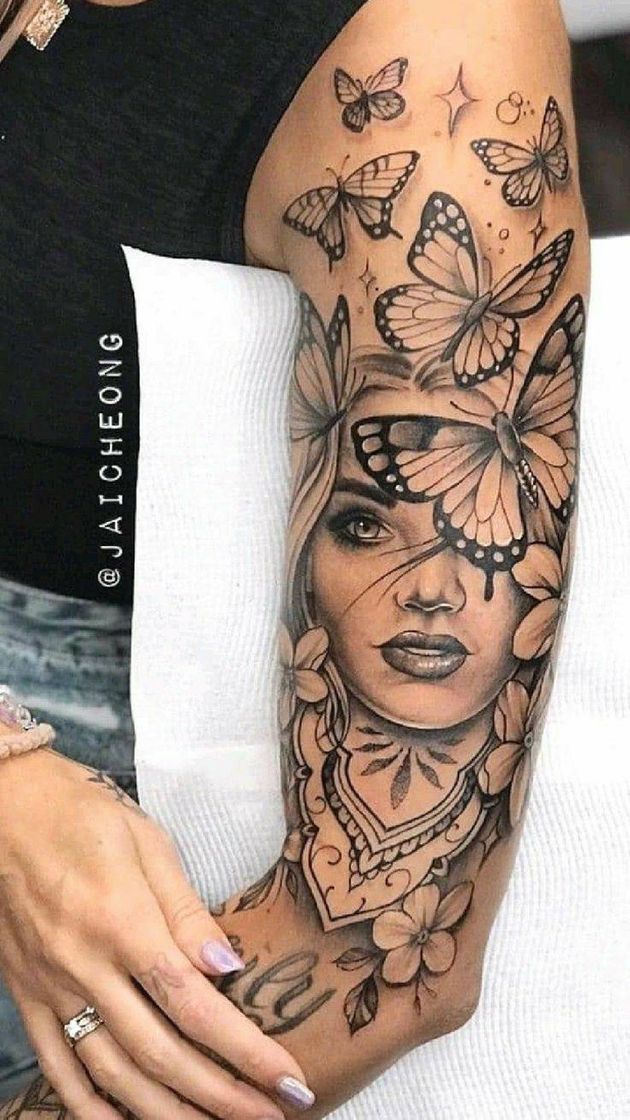 Moda Tattoo no braço 