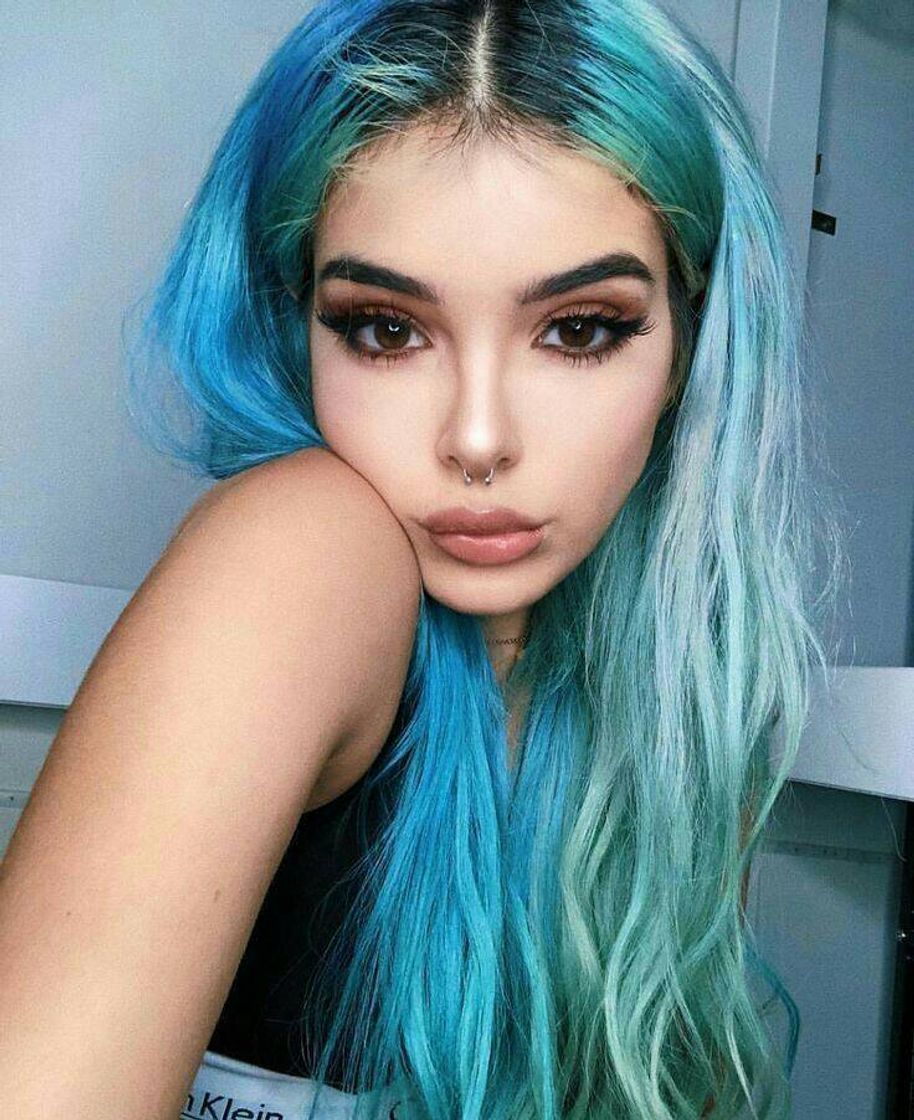 Moda Blue hair 