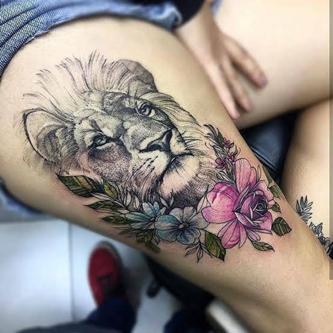 Moda Tatuagem feminina na coxa 