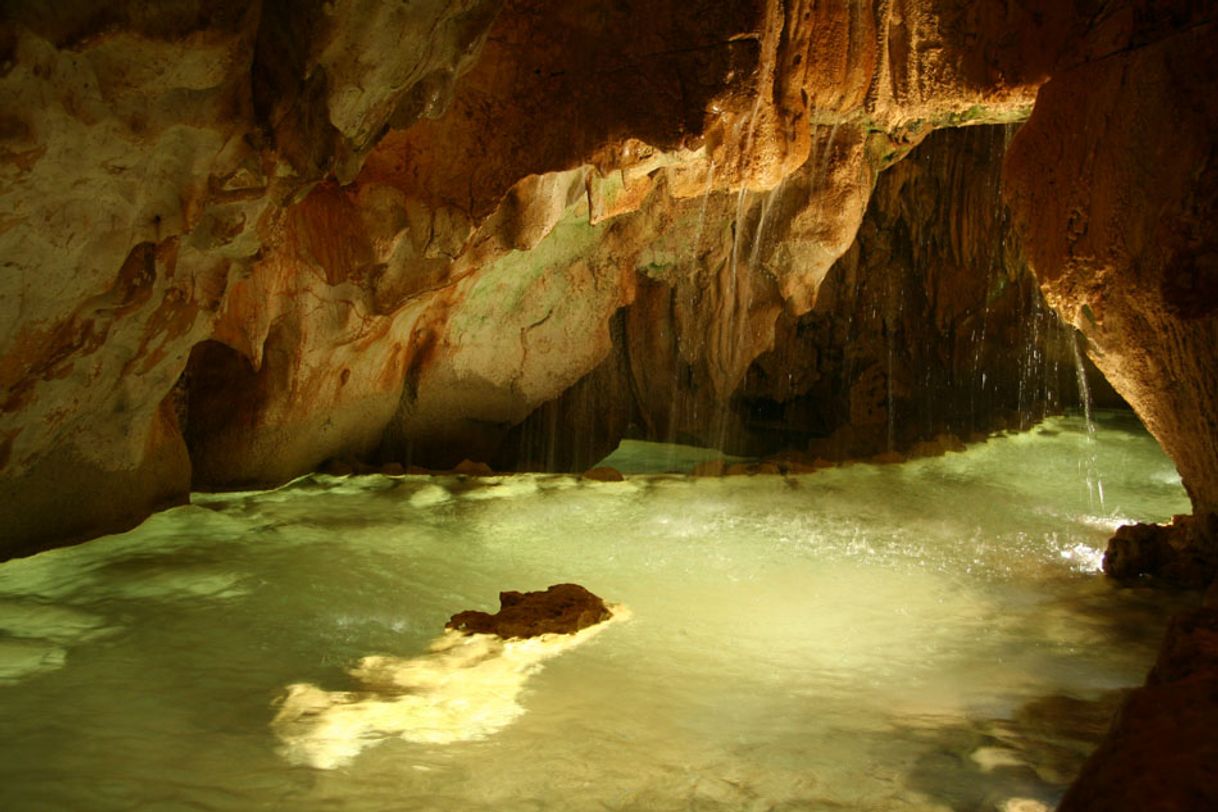 Lugar Grutas da Moeda