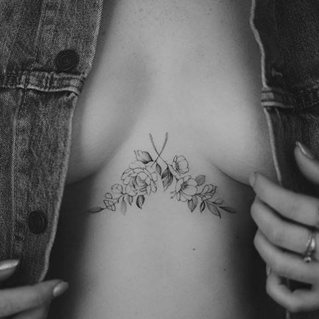 Fashion Tatuagens entre os peitos