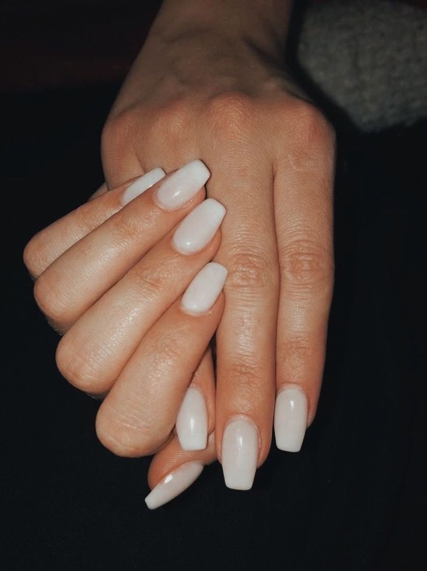 Moda white nail