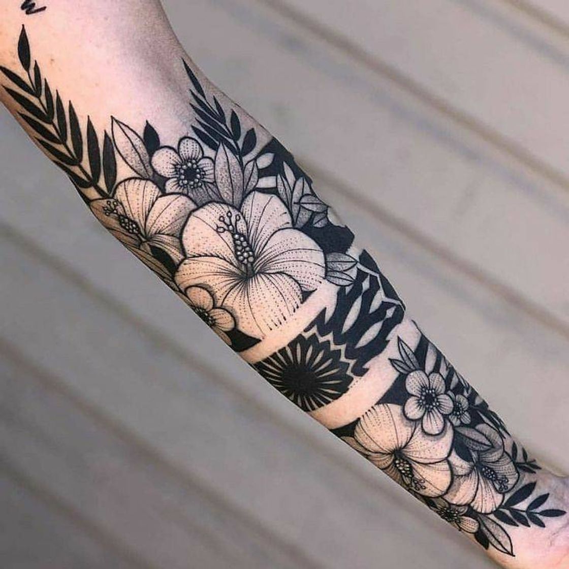 Social Tatuagem no braço super estilosa